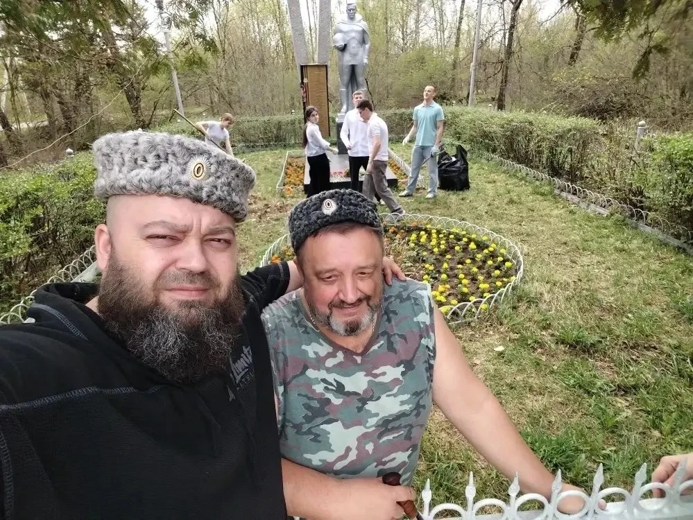 Субботники по уборке территорий у памятников